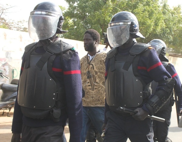 Voici les images de l'arrestation de Simon et Kilifeu