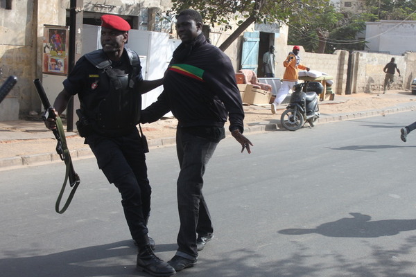 Voici les images de l'arrestation de Simon et Kilifeu