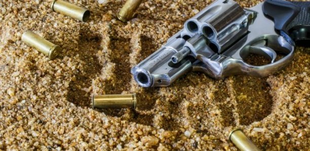 Yeumbeul: Un élève ramasse un revolver et se tire dessus