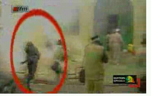 [Vidéo] Voici le policier qui a osé délibérément lancé des grenades dans la Zawiya