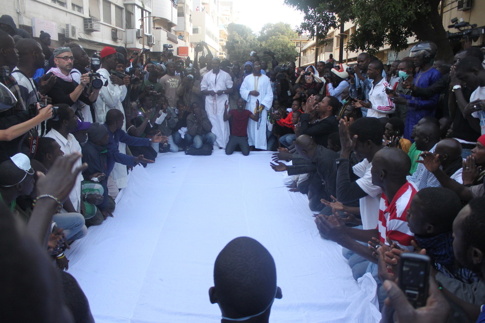 Voici des images des émeutes de ce vendredi à Dakar (Photos-Vidéos)