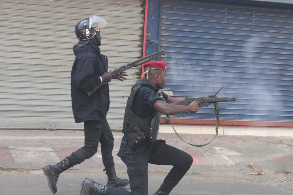 Voici des images des émeutes de ce vendredi à Dakar (Photos-Vidéos)