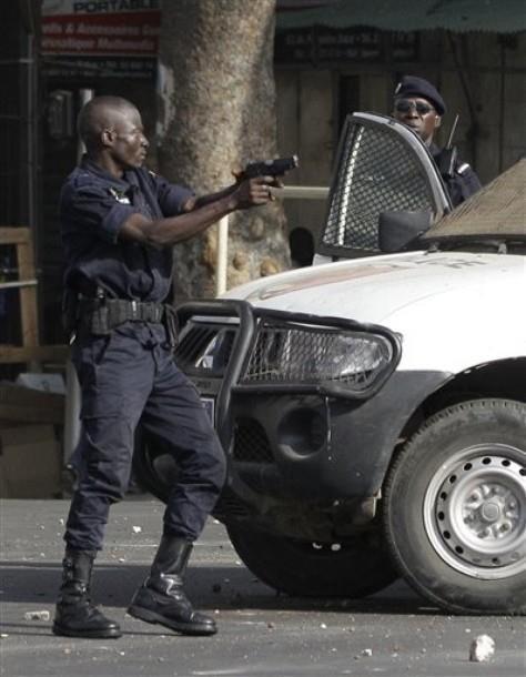 Voici des images des émeutes de ce vendredi à Dakar (Photos-Vidéos)
