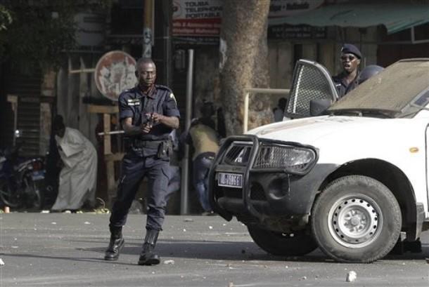Voici des images des émeutes de ce vendredi à Dakar (Photos-Vidéos)