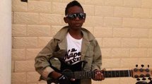 Philippe Ndour verse dans le single