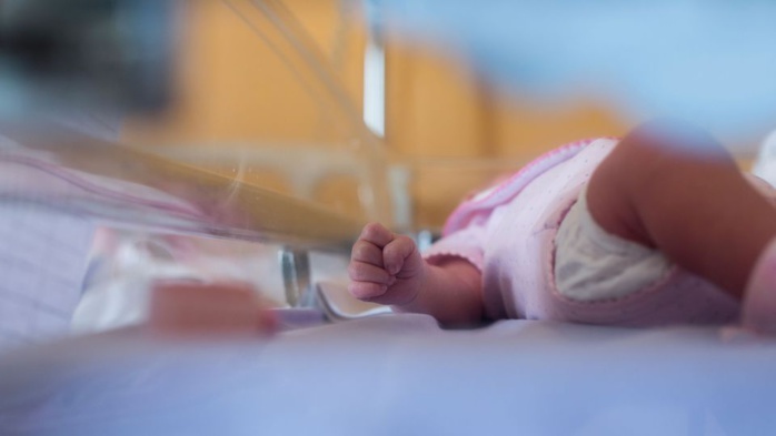 Portugal : la naissance d'un bébé sans visage suscite l'émoi