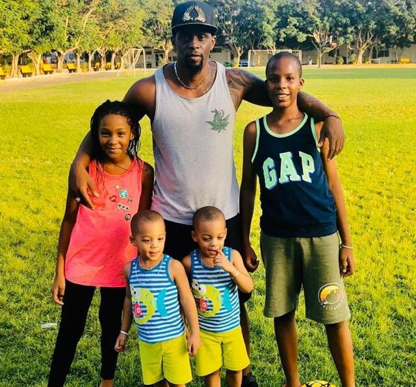 PHOTOS - La vie de Henry Camara en famille