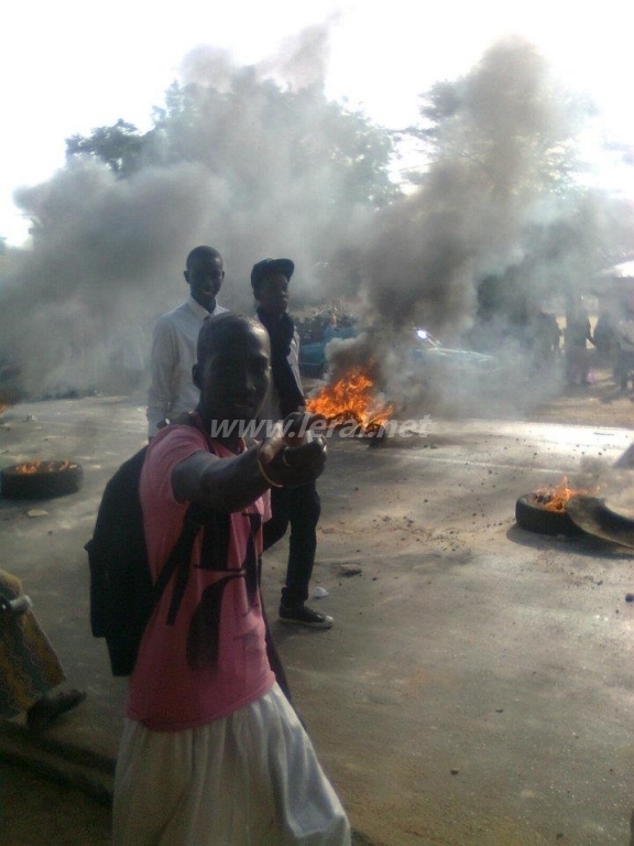 [Exclusivité Photos ] Violentes manifestations  à  Ndande FALL ( Louga ) 