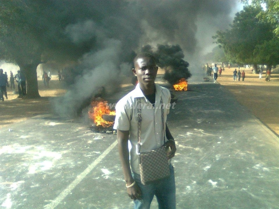 [Exclusivité Photos ] Violentes manifestations  à  Ndande FALL ( Louga ) 