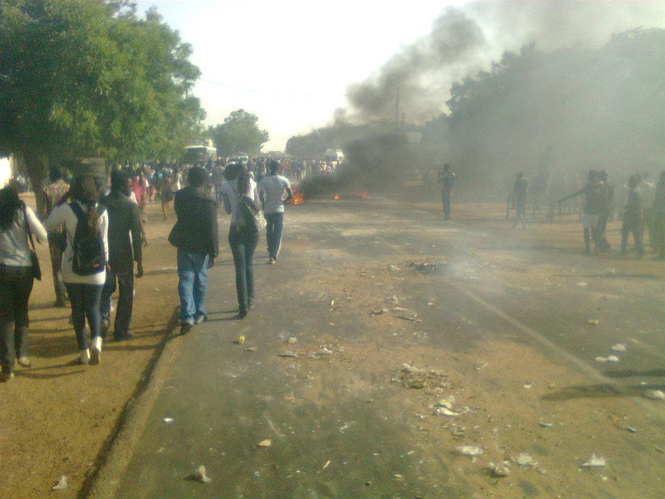 [Exclusivité Photos ] Violentes manifestations  à  Ndande FALL ( Louga ) 