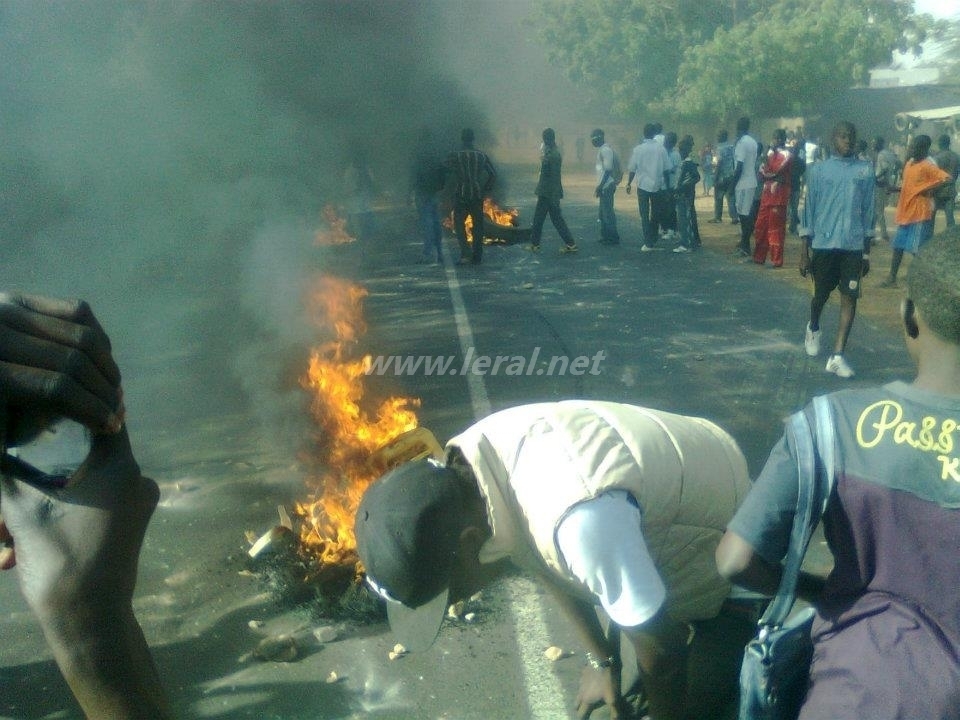 [Exclusivité Photos ] Violentes manifestations  à  Ndande FALL ( Louga ) 