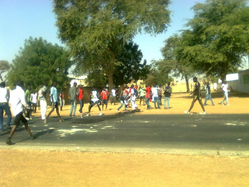 [Exclusivité Photos ] Violentes manifestations  à  Ndande FALL ( Louga ) 