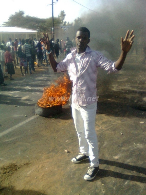 [Exclusivité Photos ] Violentes manifestations  à  Ndande FALL ( Louga ) 