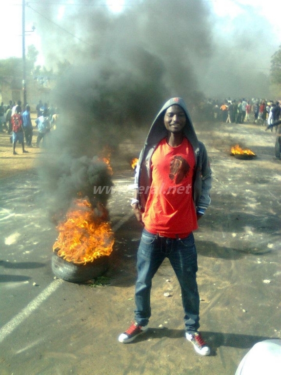 [Exclusivité Photos ] Violentes manifestations  à  Ndande FALL ( Louga ) 
