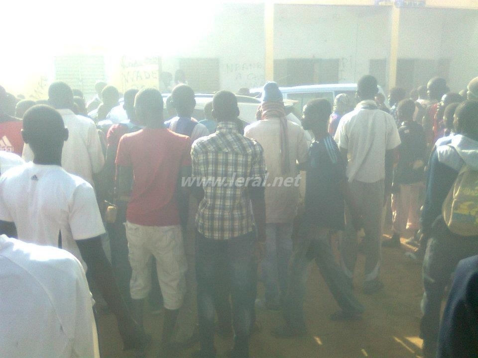 [Exclusivité Photos ] Violentes manifestations  à  Ndande FALL ( Louga ) 