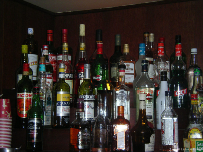 Pour s'enivrer: Sidy Makhtar Mboup vole des bouteilles d’alcool dans un bar