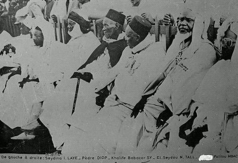 Photo Souvenir : De Gauche à droite Seydina I. Laye, Pédre Diop, Khalifa A. Sy, Seydou N. Tall, Serigne F. Mbacké