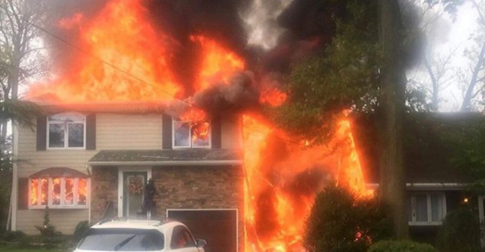 Etats-Unis: Un avion s’écrase sur une maison (Photos)
