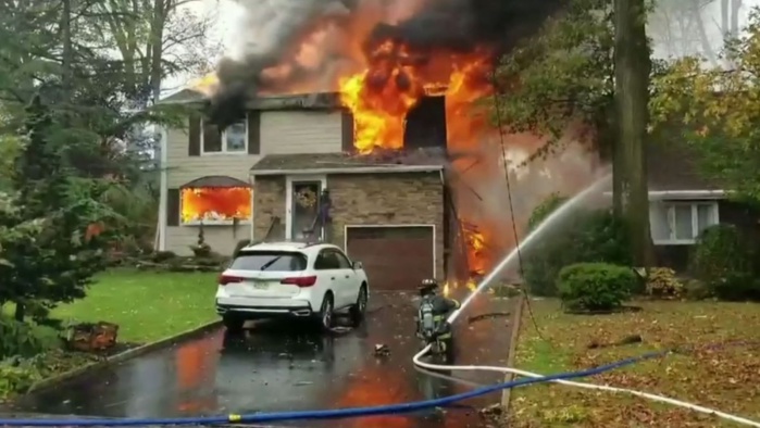 Etats-Unis: Un avion s’écrase sur une maison (Photos)