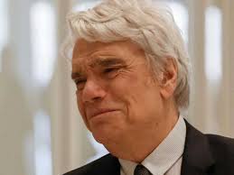 Le journal "Le Monde" publie la nécrologie de Tapie par erreur