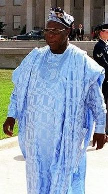 Obasanjo vu par les sénégalais : Le boubou plus célèbre que son homonyme