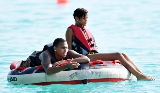 Rihanna et Chris Brown : Leurs proches font tout pour les séparer