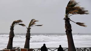 Tempête Amélie: 23 000 foyers privés d'électricité ce lundi matin