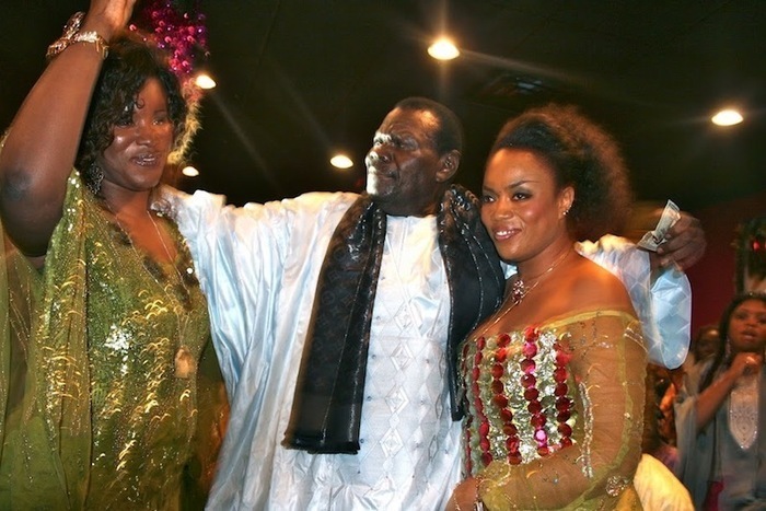 Photo : Cheikh Béthio Thioune et ses femmes