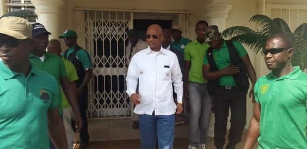 Guinée: des tireurs visent la voiture de Cellou Dalein, son garde du corps touché par balle