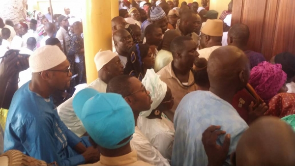 Télescopage à Tivaouane: Idrissa Seck et le ministre Aminata Assome Diatta se «bousculent» devant le salon du Khalife Télescopage à Tivaouane: Idrissa Seck et le ministre Aminata Assome Diatta se «bousculent» devant le salon du Khalife