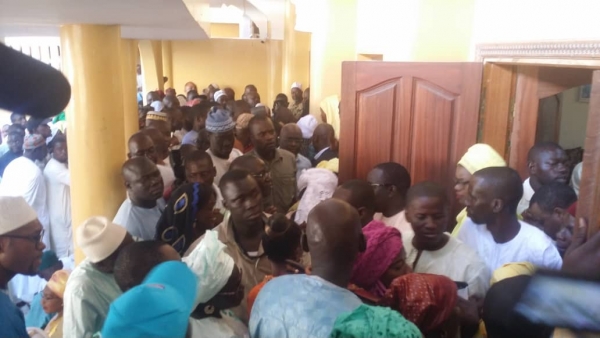 Télescopage à Tivaouane: Idrissa Seck et le ministre Aminata Assome Diatta se «bousculent» devant le salon du Khalife Télescopage à Tivaouane: Idrissa Seck et le ministre Aminata Assome Diatta se «bousculent» devant le salon du Khalife