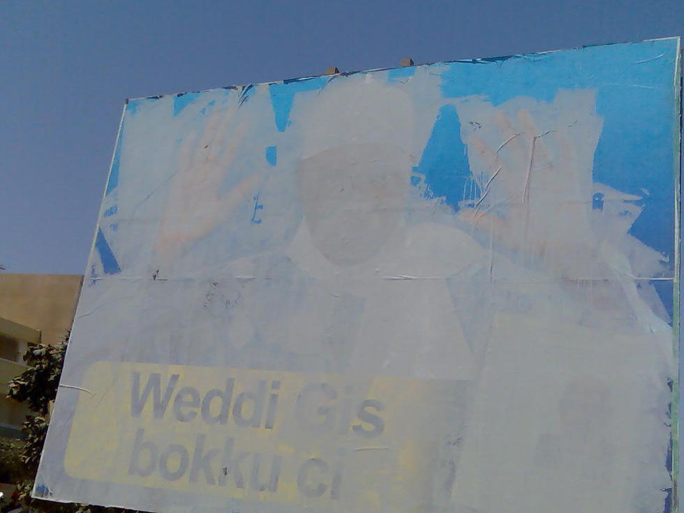 Les affiches de Wade devenues indésirables dans certaines rues!!