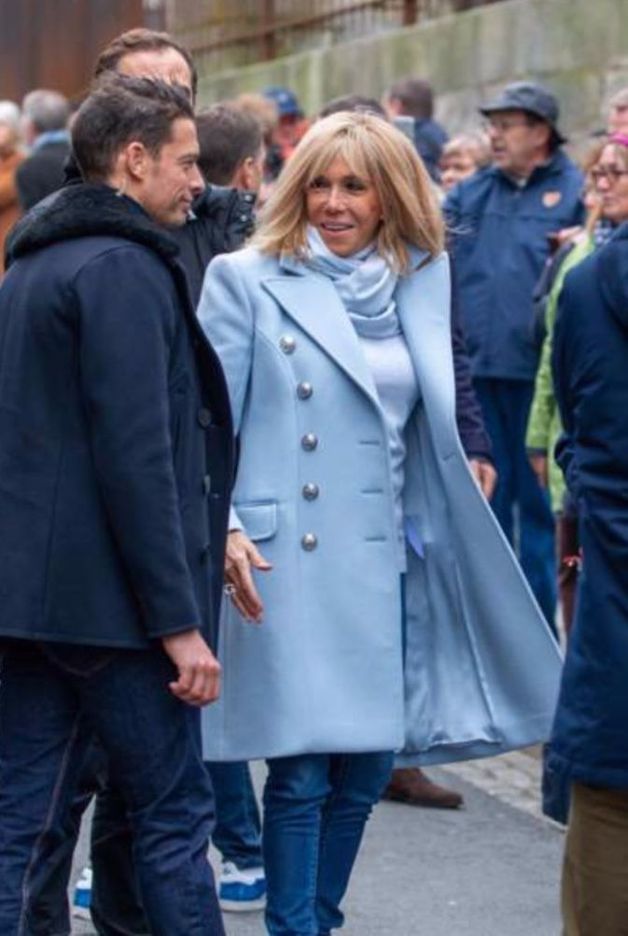 Photos - Brigitte Macron : Son garde du corps beau gosse fait des ravages !