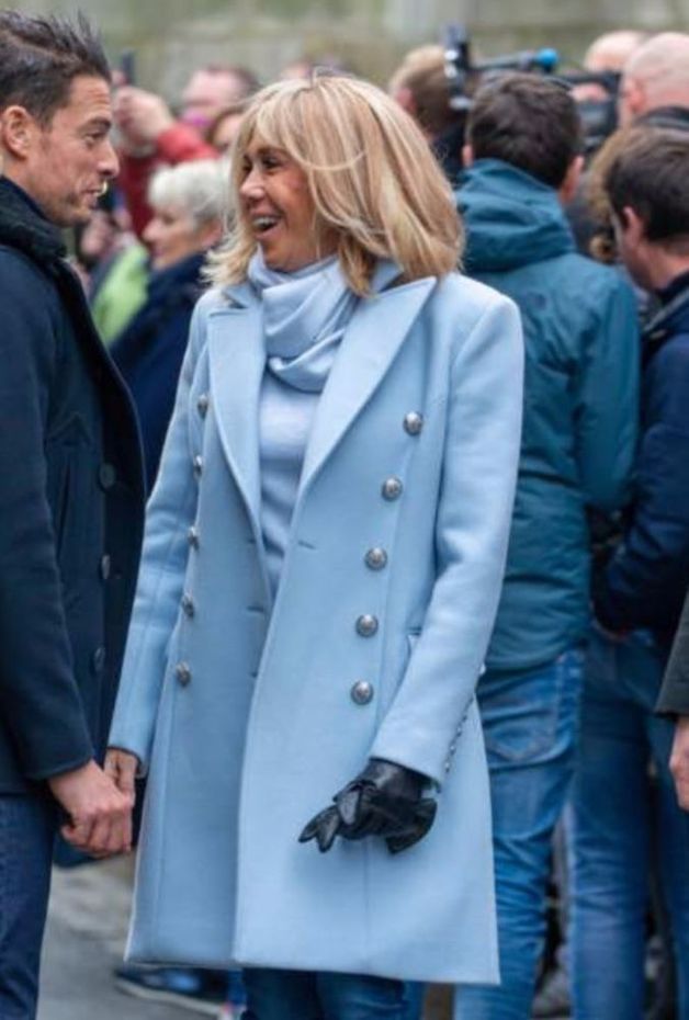 Photos - Brigitte Macron : Son garde du corps beau gosse fait des ravages !