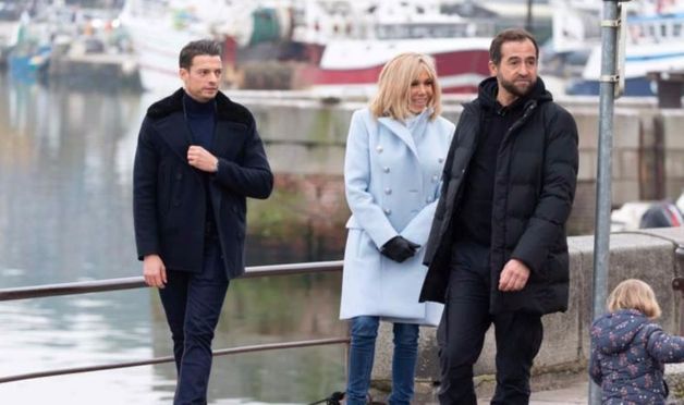Photos - Brigitte Macron : Son garde du corps beau gosse fait des ravages !