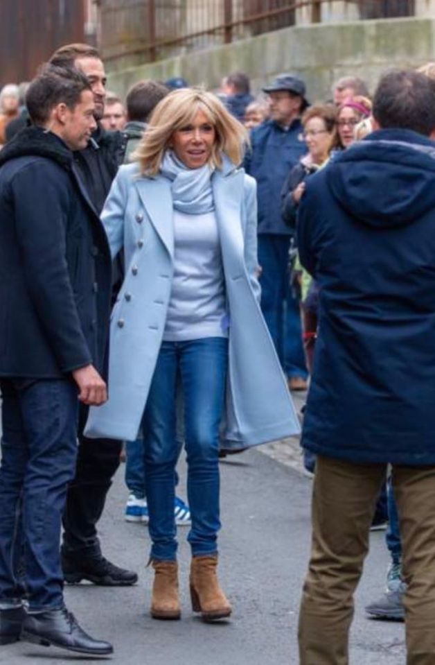 Photos - Brigitte Macron : Son garde du corps beau gosse fait des ravages !