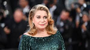Catherine Deneuve évacué dans un établissement parisien à cause un malaise
