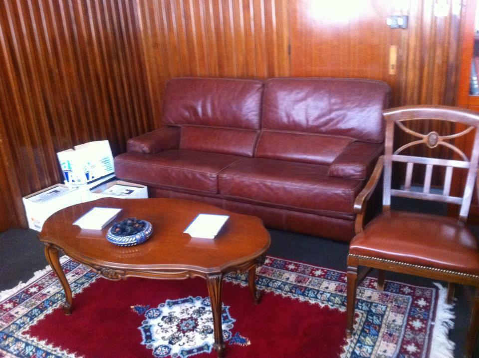 Contemplez le bureau de Tanor Dieng
