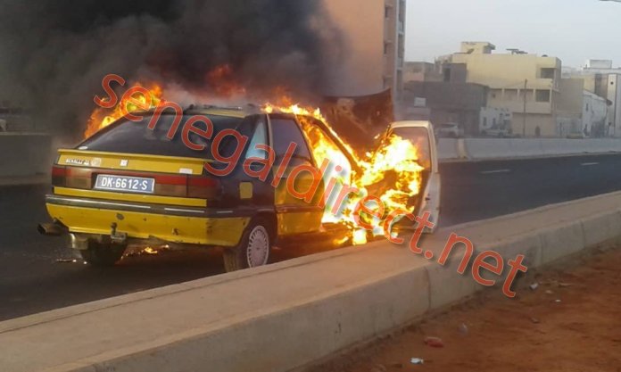 PHOTOS - Un taxi prend feu sur la VDN 3