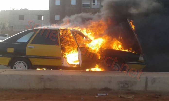 PHOTOS - Un taxi prend feu sur la VDN 3