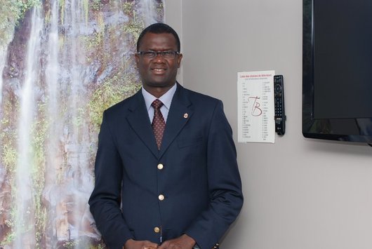 Voici Pierre Mbow le patron de l'hotel Terrou Bi
