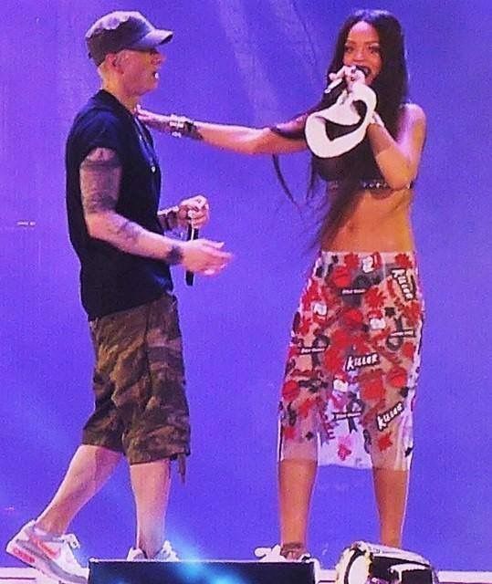 Quand Eminem insulte Rihanna dans une de ses chansons Quand Eminem insulte Rihanna dans une de ses chansons