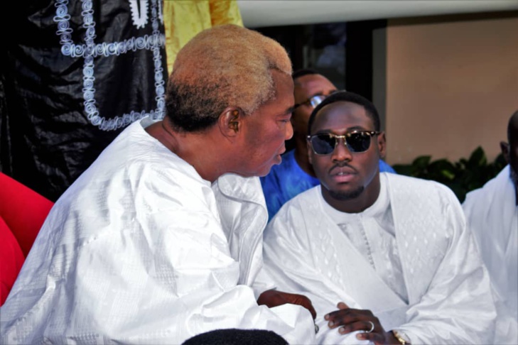 Serigne Abdou Karim Mbacké baptise bébé Khadim Bâ, le fils du frère du célèbre patron de Locafrique