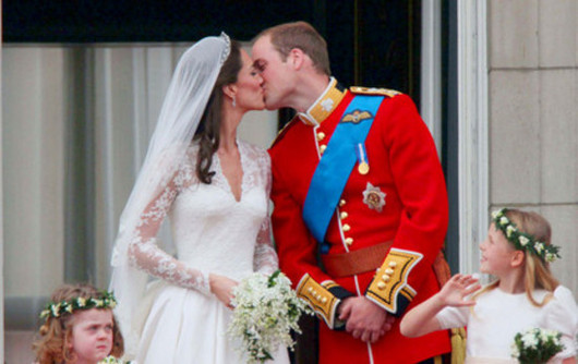 Kate Middleton rencontre ceux qui ont créé sa robe de mariée
