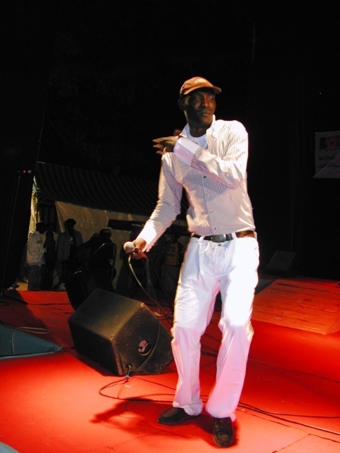 Inondé de dollars: Alioune Mbaye Nder rend un chèque de 4 millions