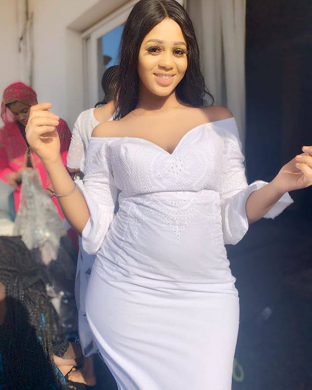 PHOTOS - Léna du "Wouyay challenge" s'affiche rayonnante à Tivaouane PHOTOS - Léna du "Wouyay challenge" s'affiche rayonnante à Tivaouane