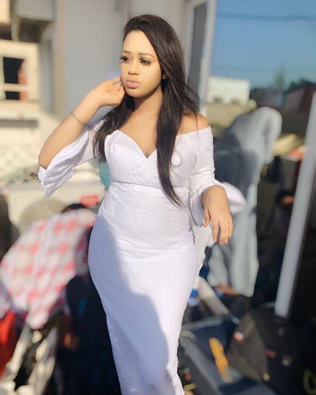 PHOTOS - Léna du "Wouyay challenge" s'affiche rayonnante à Tivaouane PHOTOS - Léna du "Wouyay challenge" s'affiche rayonnante à Tivaouane