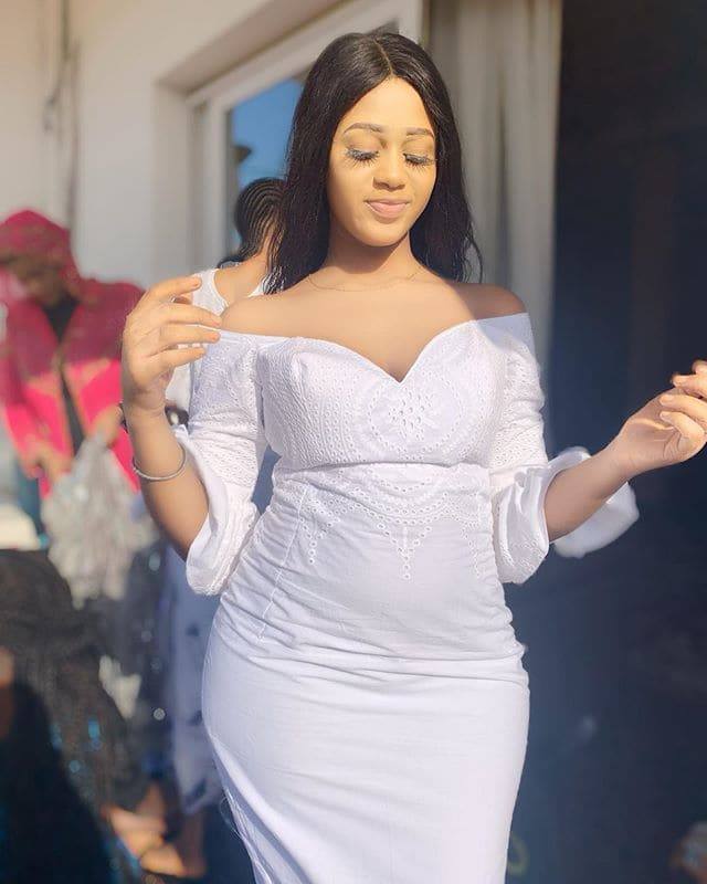 PHOTOS - Léna du "Wouyay challenge" s'affiche rayonnante à Tivaouane PHOTOS - Léna du "Wouyay challenge" s'affiche rayonnante à Tivaouane