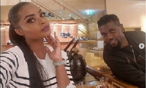 C’est fini entre Adebayor et sa petite amie namibienne, Dillish