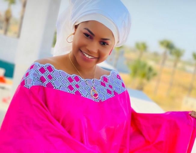 Admirez les dernières photos de Marichou, rayonnante en sagnsé sénégalaise